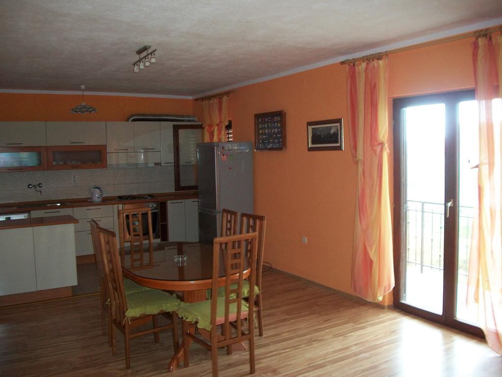 Luka Apartment *
