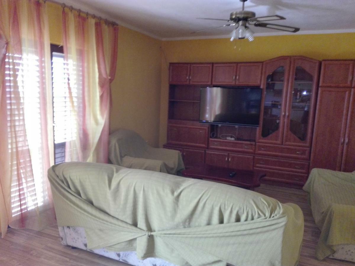 Luka Apartment *