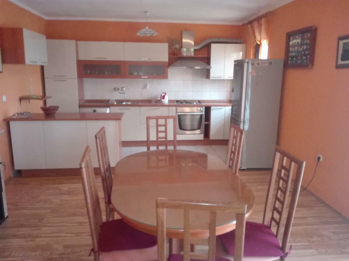 Apartment Luka *